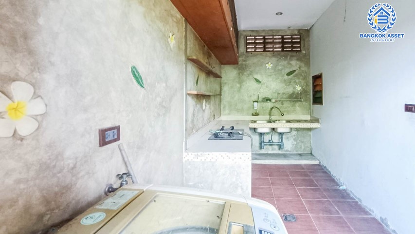 *****ทาวน์โฮมมือสองย่านนนทบุรี ม.ลูกกอล์ฟ พรีเมี่ยม ติวานนท์-ปากเกร็ด #หลังมุม เนื้อที่กว้างขวางสุดๆ ถึง 46 ตร.ว. ฟังก์ชัน 3 ห้องนอน 3 ห้องน้ำ 3 ที่จอดรถ ตกแต่งบ้านด้วยวัสดุอย่างดี พร้อมของแถมเพียบ! บนทำเลคุณภาพ ใกล้รถไฟฟ้าสายสีชมพู "สถานีแยกปากเกร็ด" และทางด่วน "ศรีรัช"